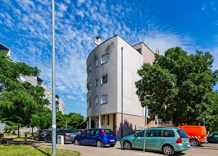 Dijana Apartment 1 Bdr With Balcony