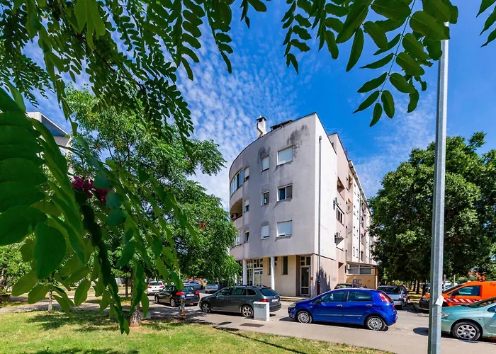 Dijana Apartment 1 Bdr With Balcony