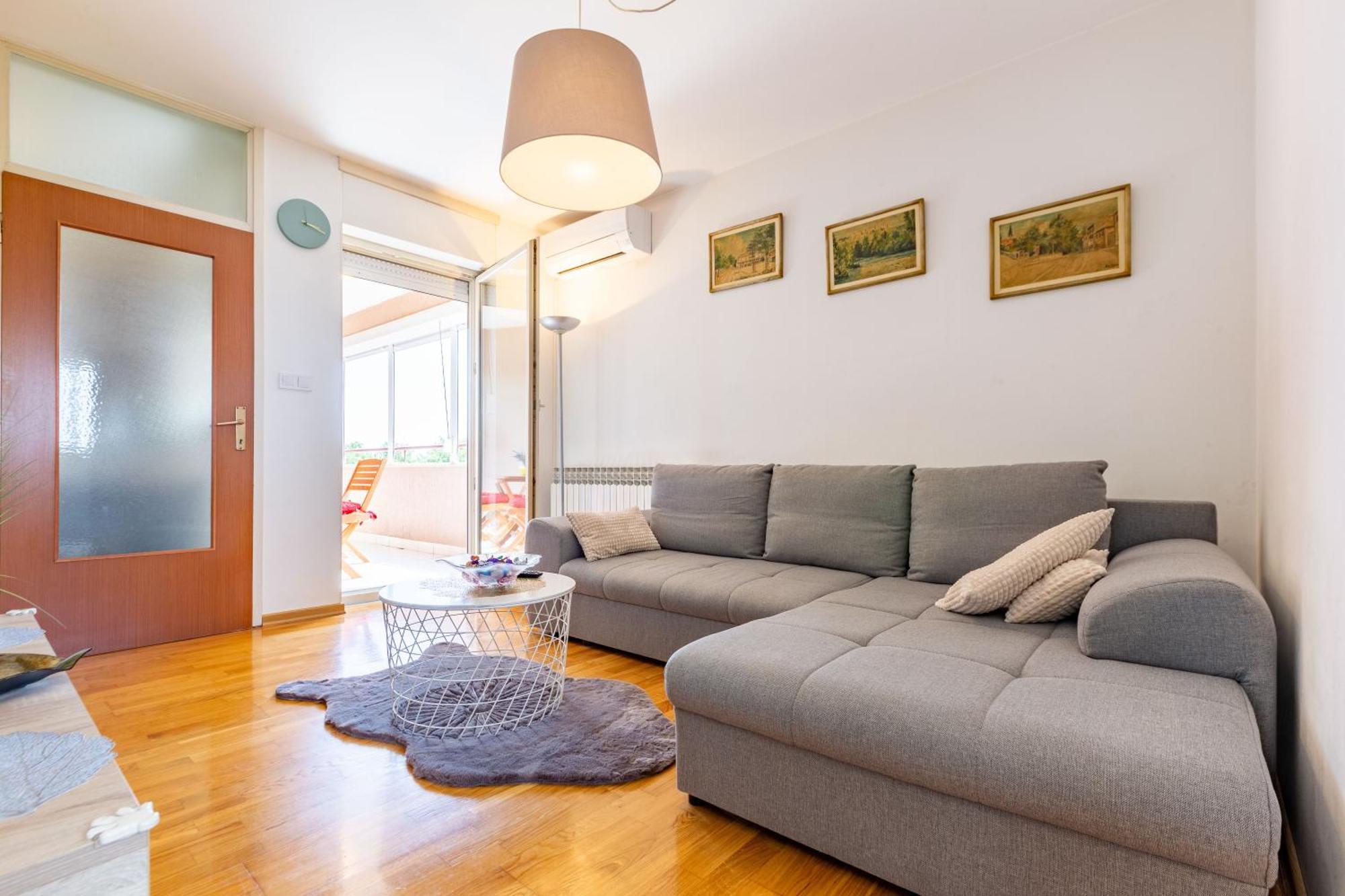 Dijana 1 Bdr With Balcony Apartment *